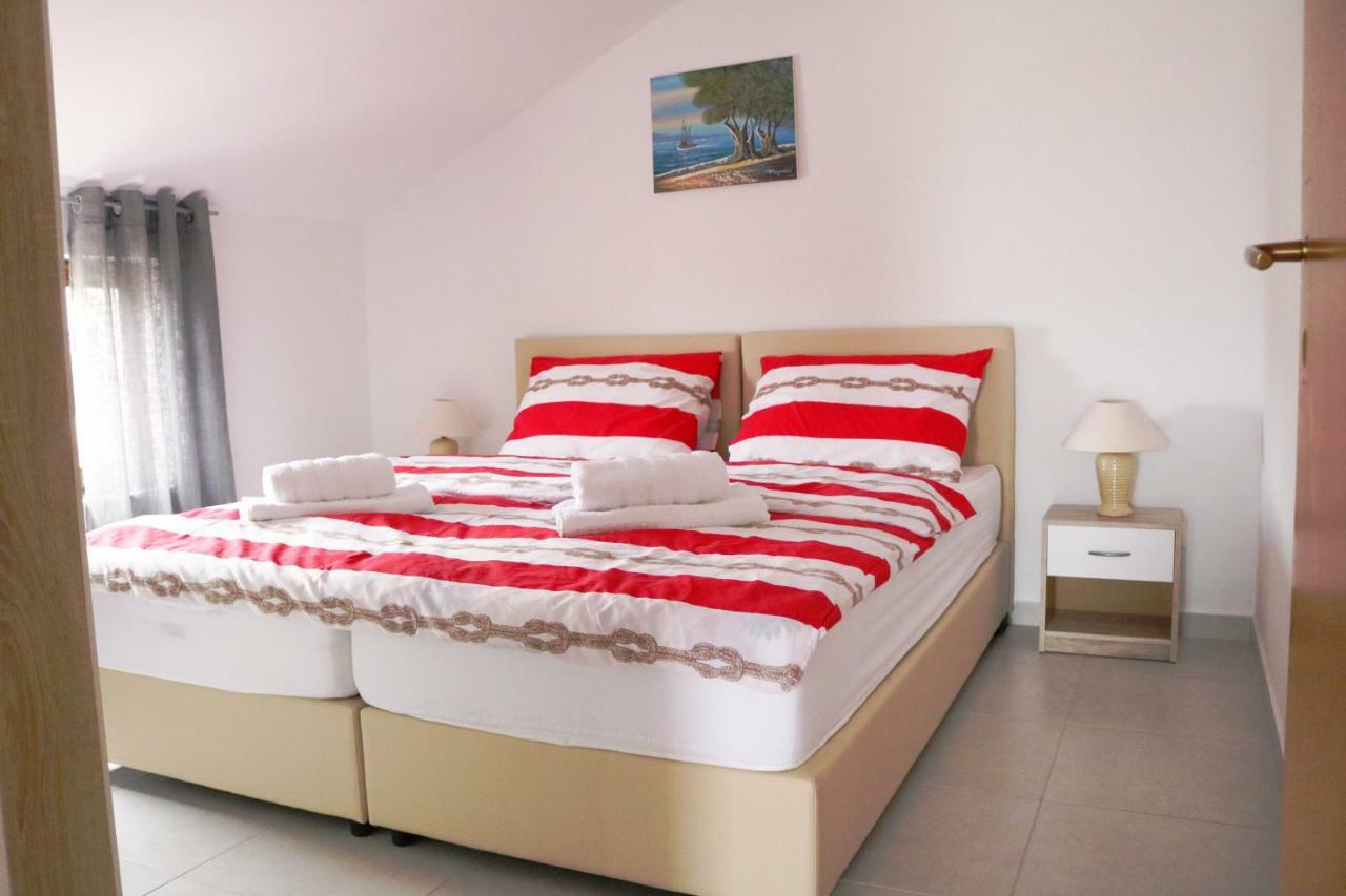 Appartamento Stars Gornji Karin Esterno foto